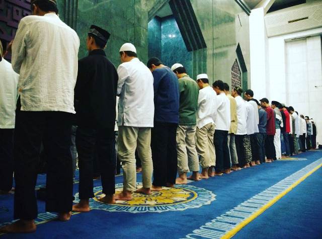 Manfaat Spiritual dalam Menunaikan Sholat